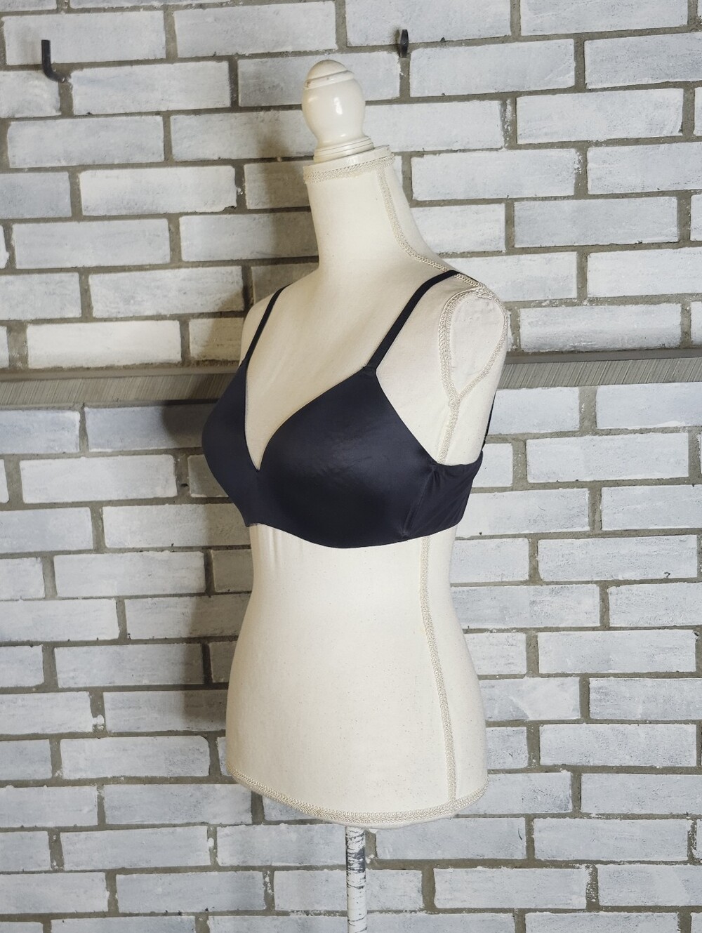 • b.tempt'd by Wacoal 956281 Future Foundation 34D Wire Free T-Shirt Bra Black